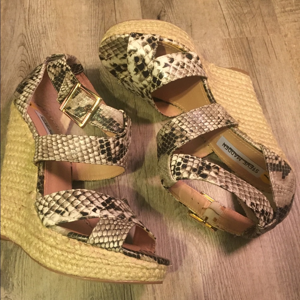 Steve Madden size 7 grey/beige/ivory wedge-heel